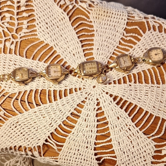 Vintage Gold Watch Bracelet - Picture 14 of 16